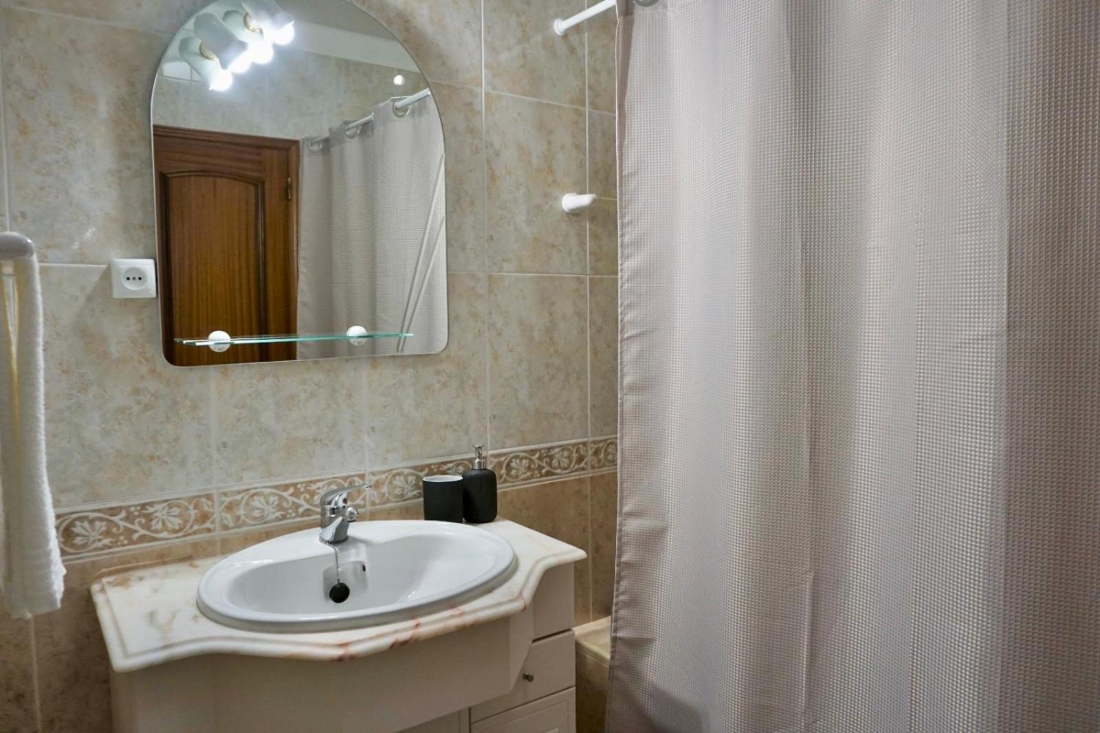 Apartamento Cozy Alvor Retreat - Sunset Balcony, Wi-Fi & Ac Exterior foto